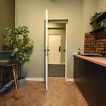 Magheru - Feel The Pulse Apartment