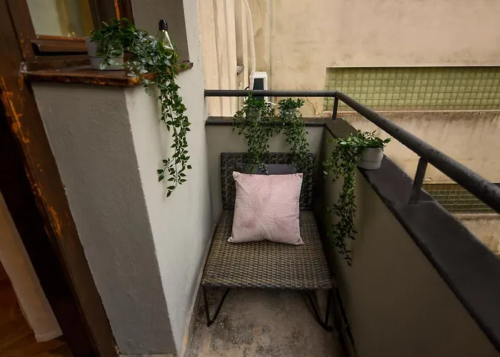 Magheru - Feel The Pulse Lejlighed *